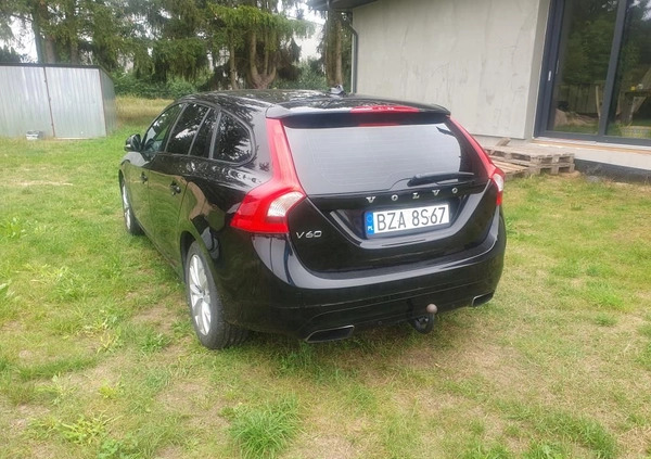 Volvo V60 cena 75000 przebieg: 112000, rok produkcji 2018 z Łomża małe 137